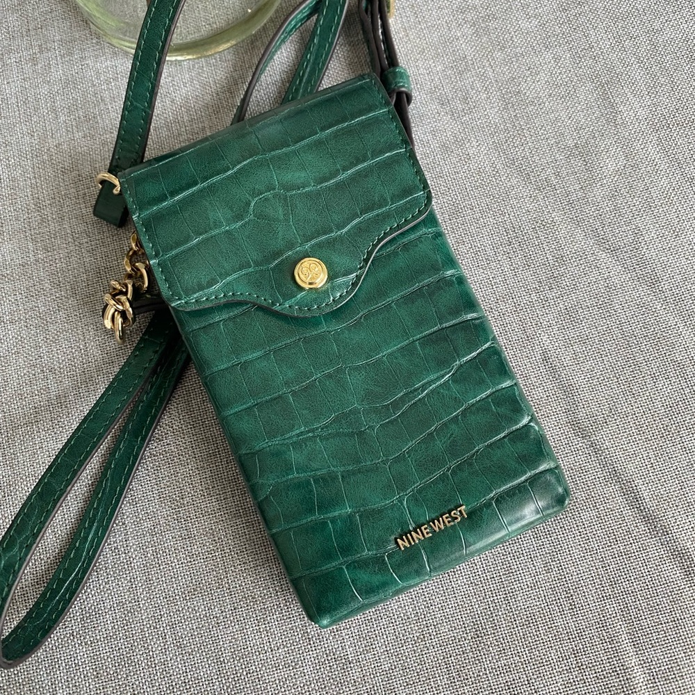 NWOT | Nine West Astoria Mini Emerald Green Crocodile Embossed Crossbody Bag